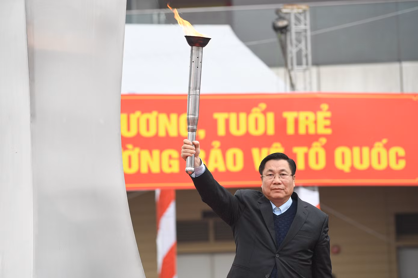 Lễ giao, nhận quân năm nay đánh dấu bước ngoặt quan trọng trong cuộc đời các tân binh, thể hiện tinh thần yêu nước, trách nhiệm của tuổi trẻ Quận Nam Từ Liêm nói riêng, Thủ đô Hà Nội nói chung. Những người lính trẻ mang theo niềm tin, hoài bão, sẵn sàng viết tiếp trang sử hào hùng của dân tộc. Lễ giao, nhận quân năm nay đánh dấu bước ngoặt quan trọng trong cuộc đời các tân binh, thể hiện tinh thần yêu nước, trách nhiệm của tuổi trẻ Quận Nam Từ Liêm nói riêng, Thủ đô Hà Nội nói chung. Những người lính trẻ mang theo niềm tin, hoài bão, sẵn sàng viết tiếp trang sử hào hùng của dân tộc.