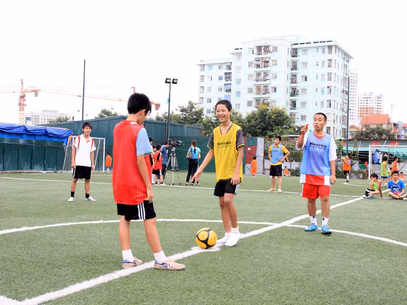 Sau đó, tham gia trực tiếp vào các trận đấu