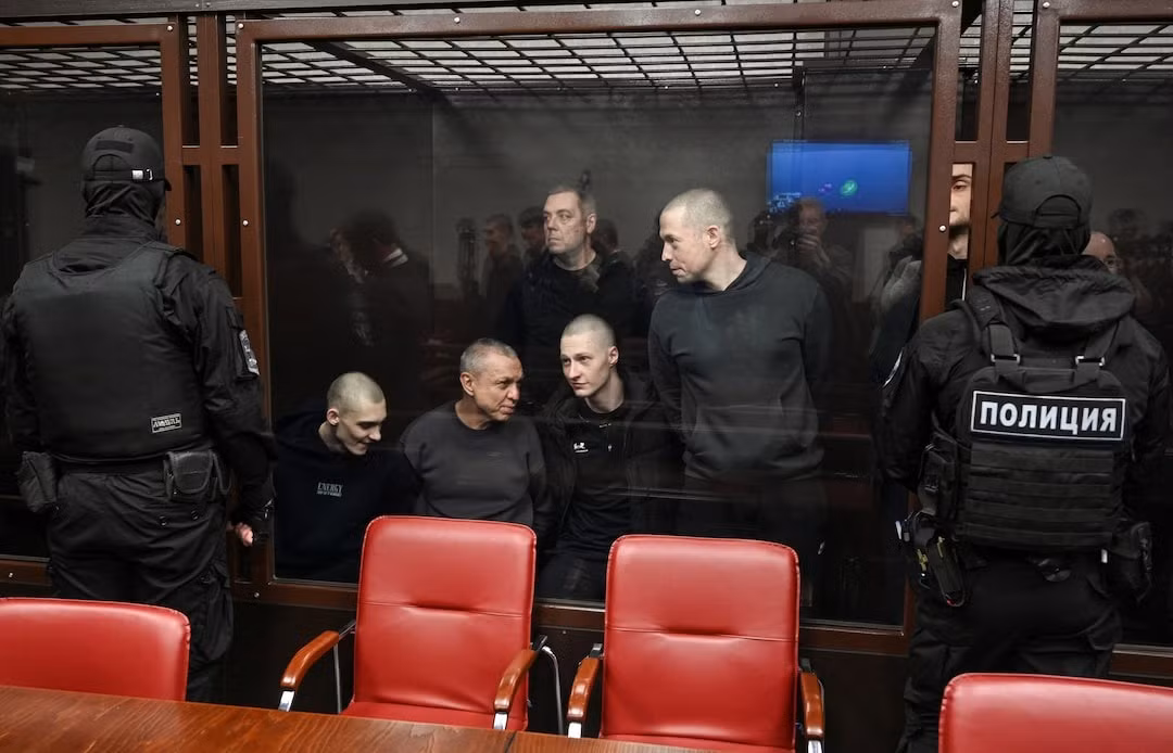Các thành viên tiểu đoàn Azov hầu tòa tại Rostov-On-Don (Nga) ngày 26/3. (Ảnh: Reuters) Các thành viên tiểu đoàn Azov hầu tòa tại Rostov-On-Don (Nga) ngày 26/3. (Ảnh: Reuters)