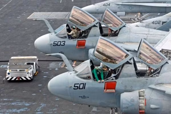 Máy bay trinh sát – tác chiến điện tử EA-6B Prowler 