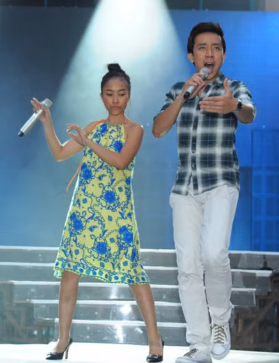 Đoan Trang - Trấn Thành say sưa trên sàn tập
