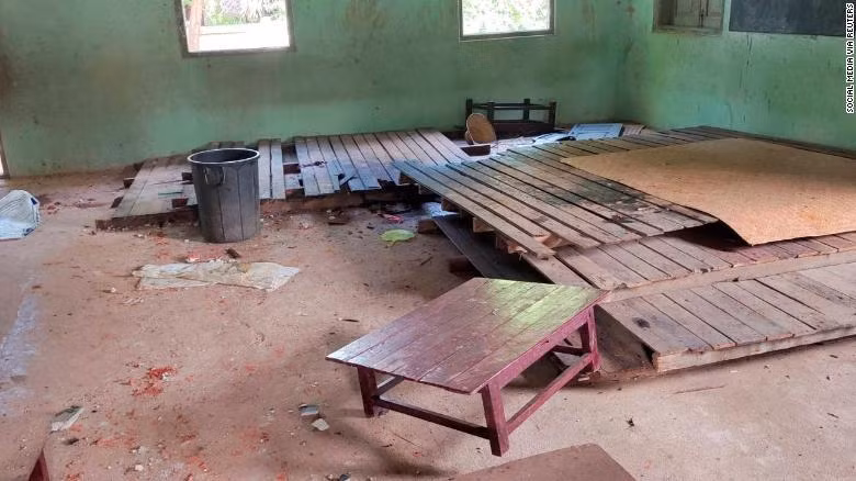 Bên trong ngôi trường bị ảnh hưởng bởi cuộc không kích của quân đội Myanmar. Ảnh: Reuters. Bên trong ngôi trường bị ảnh hưởng bởi cuộc không kích của quân đội Myanmar. Ảnh: Reuters.