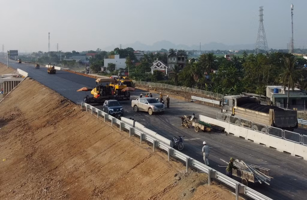 Hiện toàn bộ các gói thầu của dự án, có thứ tự từ XL01 đến XL03 đều huy động gần như tổng lực để thi công trên công trường.
