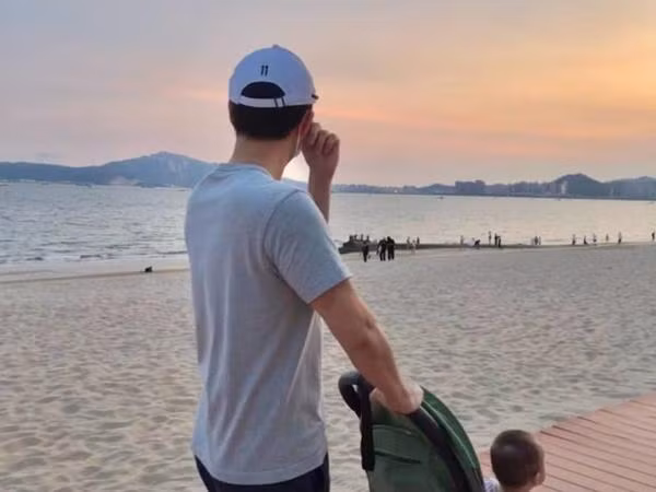 Vợ chồng Lâm Phong chưa từng để lộ mặt con gái. Ảnh: Carina Zhang (Trương Hinh Nguyệt). Vợ chồng Lâm Phong chưa từng để lộ mặt con gái. Ảnh: Carina Zhang (Trương Hinh Nguyệt).