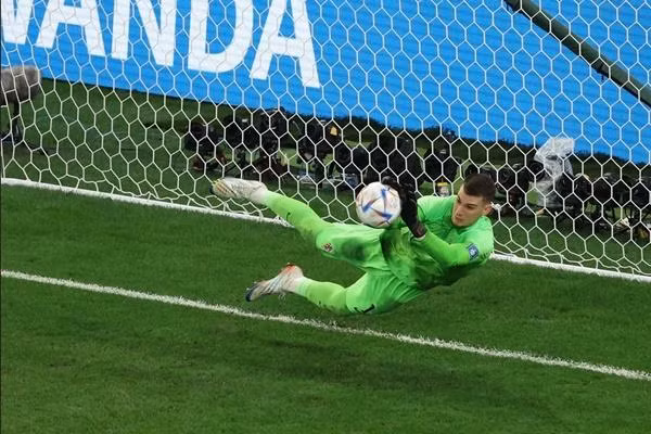 Livakovic đang chơi cực kỳ xuất sắc. Ảnh: Inside sport. Livakovic đang chơi cực kỳ xuất sắc. Ảnh: Inside sport.