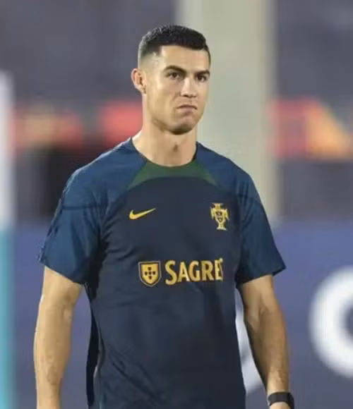 Ronaldo chọn tập gym cùng các cầu thủ đã đá chính, dù anh đã không đá chính, cũng không chấn thương. Ảnh: Alamy.