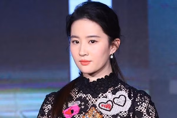 Ai cũng biết Lưu Diệc Phi xinh đẹp, nhưng nếu cô không trang điểm thì có được thế này không? VCG/ VCG via Getty Images.