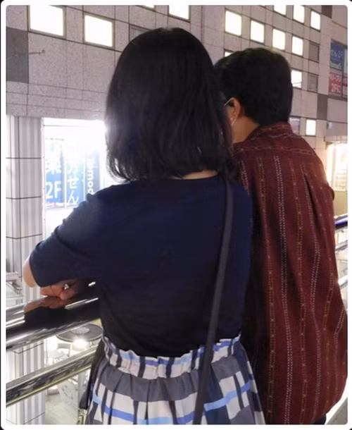 Cặp đôi ở thành phố Hachioji. Ảnh: Kayo Mukuda/ Mainichi.