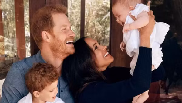 Phía Harry nói, anh muốn đưa 2 con về thăm nước Anh. Ảnh: Alexi Lubomirski. Phía Harry nói, anh muốn đưa 2 con về thăm nước Anh. Ảnh: Alexi Lubomirski.