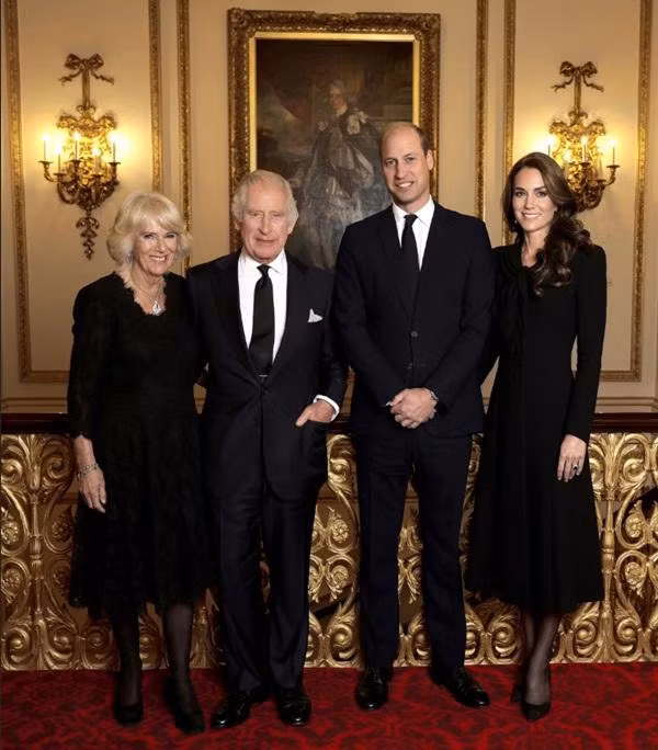 Hình ảnh chính thức mà Hoàng gia Anh mới công bố trong triều đại Vua Charles III, với 4 thành viên cấp cao nhất. Ảnh: Chris Jackson/ AFP/ Getty Images. Hình ảnh chính thức mà Hoàng gia Anh mới công bố trong triều đại Vua Charles III, với 4 thành viên cấp cao nhất. Ảnh: Chris Jackson/ AFP/ Getty Images.