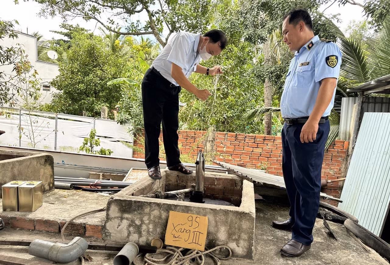 Lực lượng chức năng kiểm tra tại doanh nghiệp.