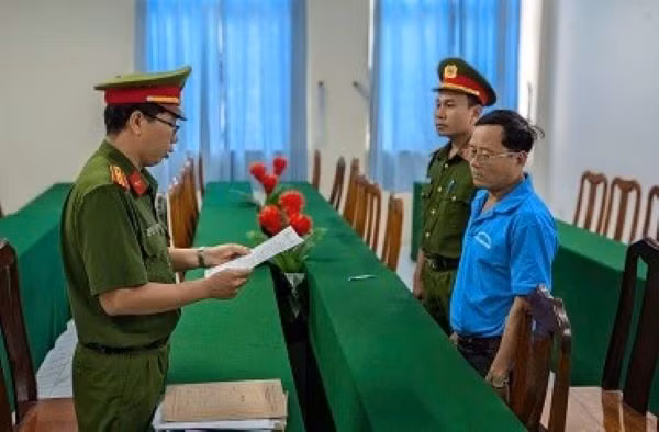 Công an thi hành các quyết định đối với Võ Trường Thắng. Công an thi hành các quyết định đối với Võ Trường Thắng.