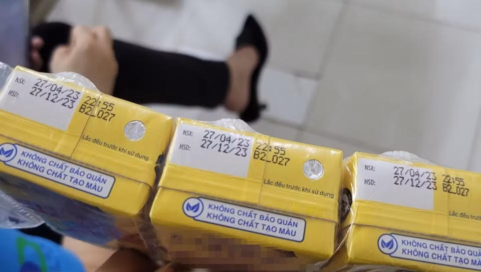 Một trong các lốc sữa còn lại. Một trong các lốc sữa còn lại.