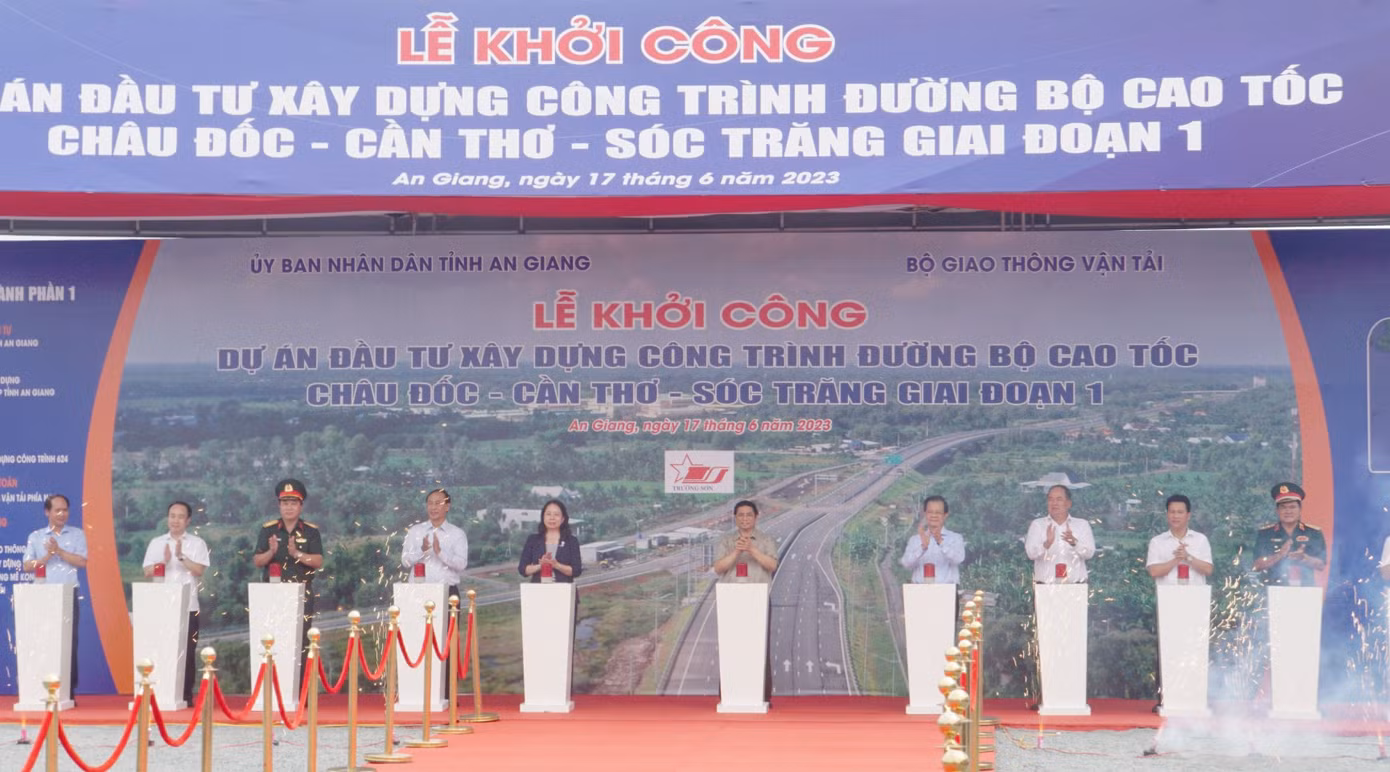 Thủ tướng phát lệnh khởi công tại điểm cầu An Giang. Thủ tướng phát lệnh khởi công tại điểm cầu An Giang.