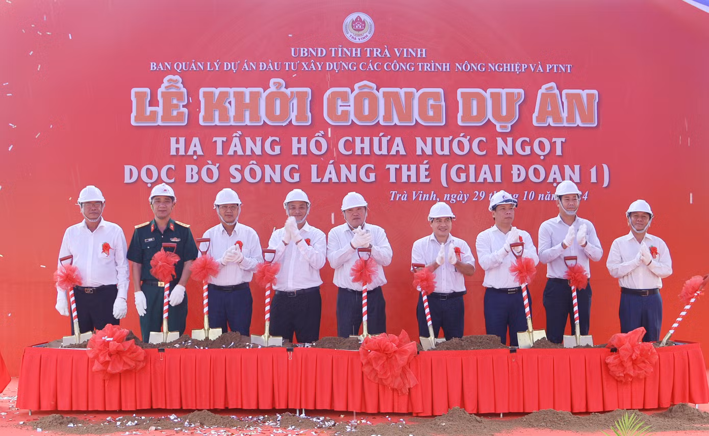 Nghi thức khởi công dự án.