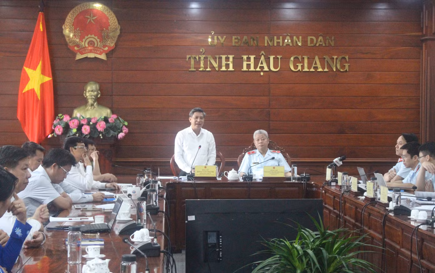 Quang cảnh buổi làm việc.