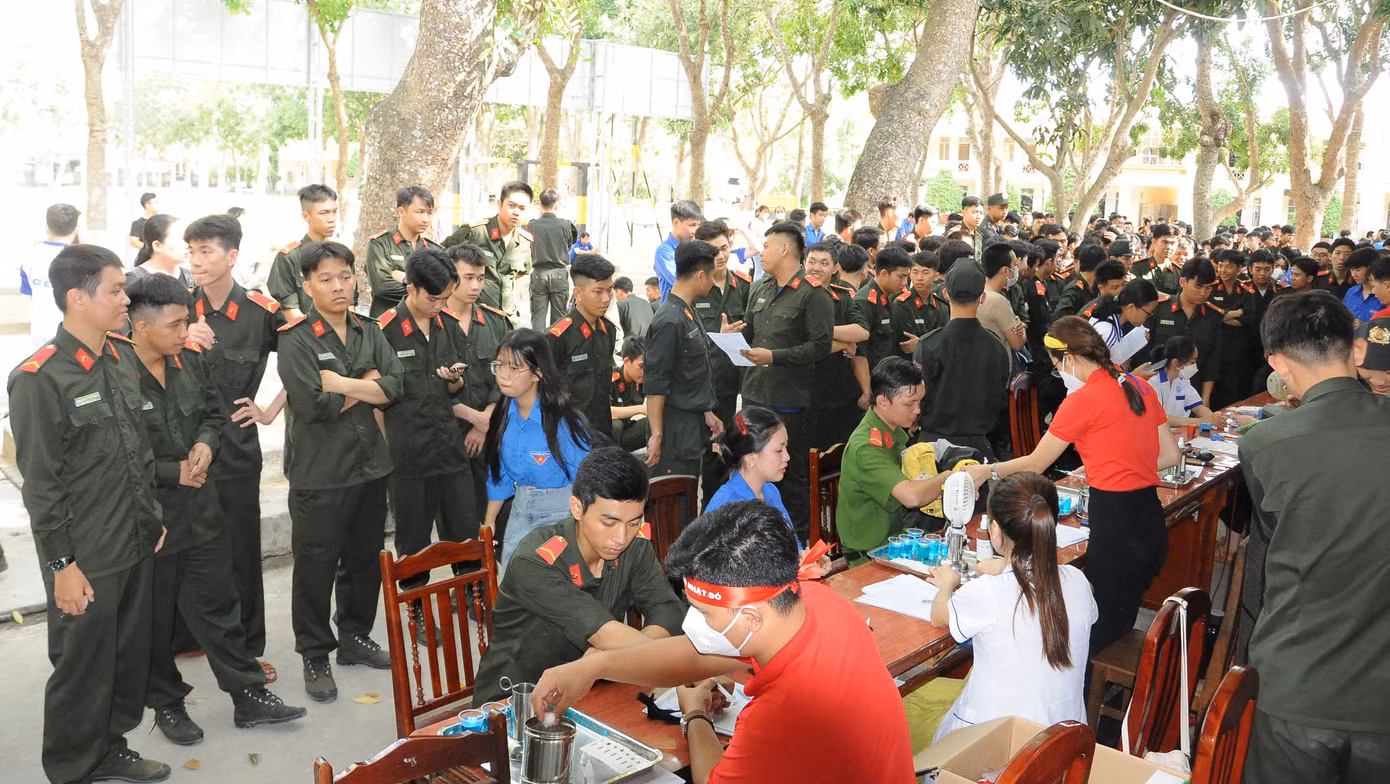 Theo Ban tổ chức, trong buổi sáng, chương trình đã tiếp nhận gần 700 đơn vị máu.