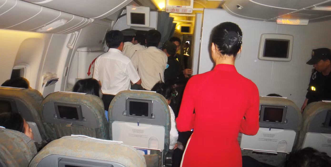 Hiện trường vụ áp giải (Ảnh do hành khách chụp và cung cấp)
