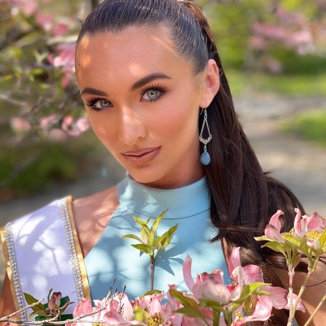 Năm 2016, cô tiếp tục tham gia Miss New York United States 2016 và giành ngôi vị Miss New York Earth United States 2016. Người đẹp sau đó đại diện cho New York tham dự cuộc thi Hoa hậu Trái đất Mỹ 2016. Năm 2016, cô tiếp tục tham gia Miss New York United States 2016 và giành ngôi vị Miss New York Earth United States 2016. Người đẹp sau đó đại diện cho New York tham dự cuộc thi Hoa hậu Trái đất Mỹ 2016.