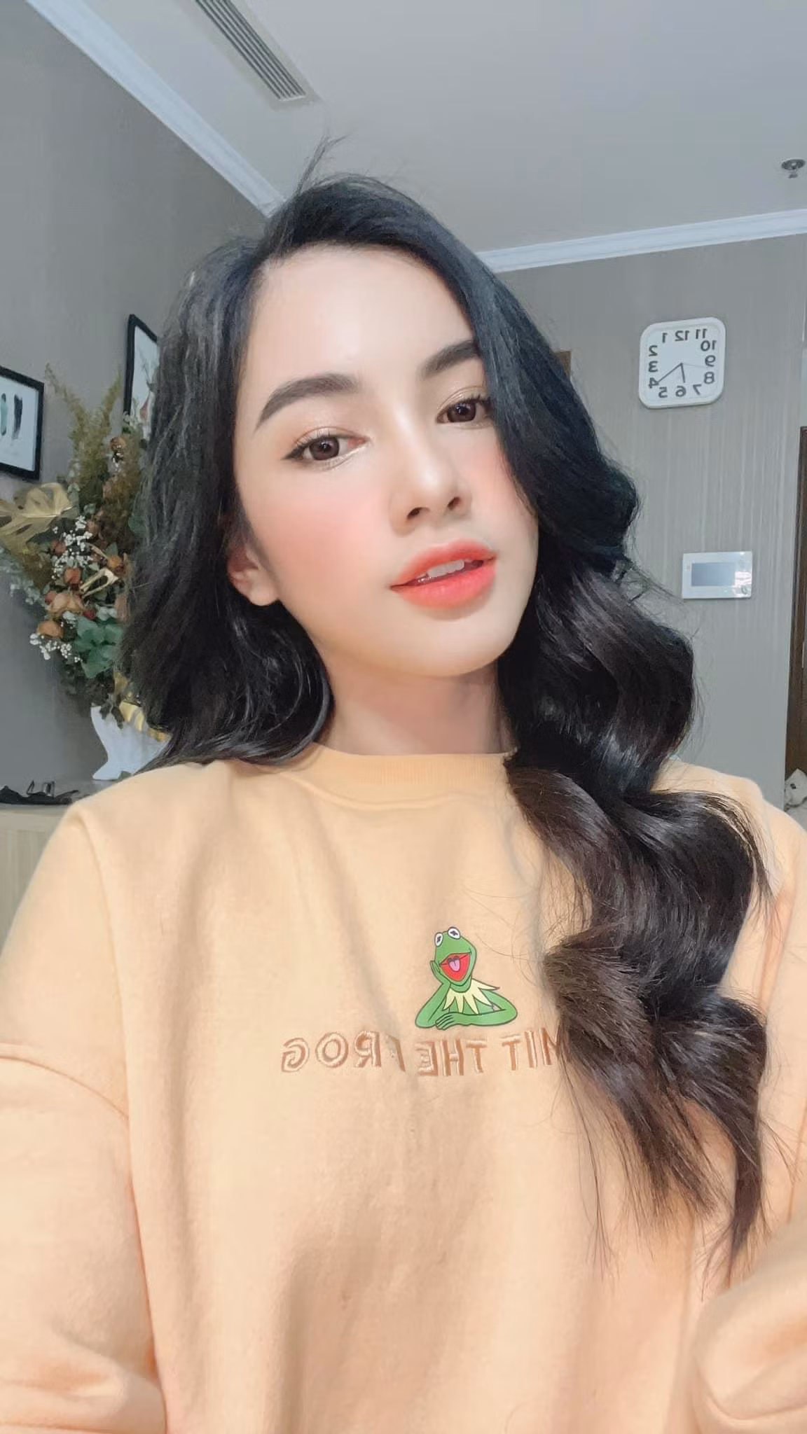 Người đẹp Cẩm Đan xinh đẹp, duyên dáng dù ở nhà thực hiện cách ly. Người đẹp Cẩm Đan xinh đẹp, duyên dáng dù ở nhà thực hiện cách ly.