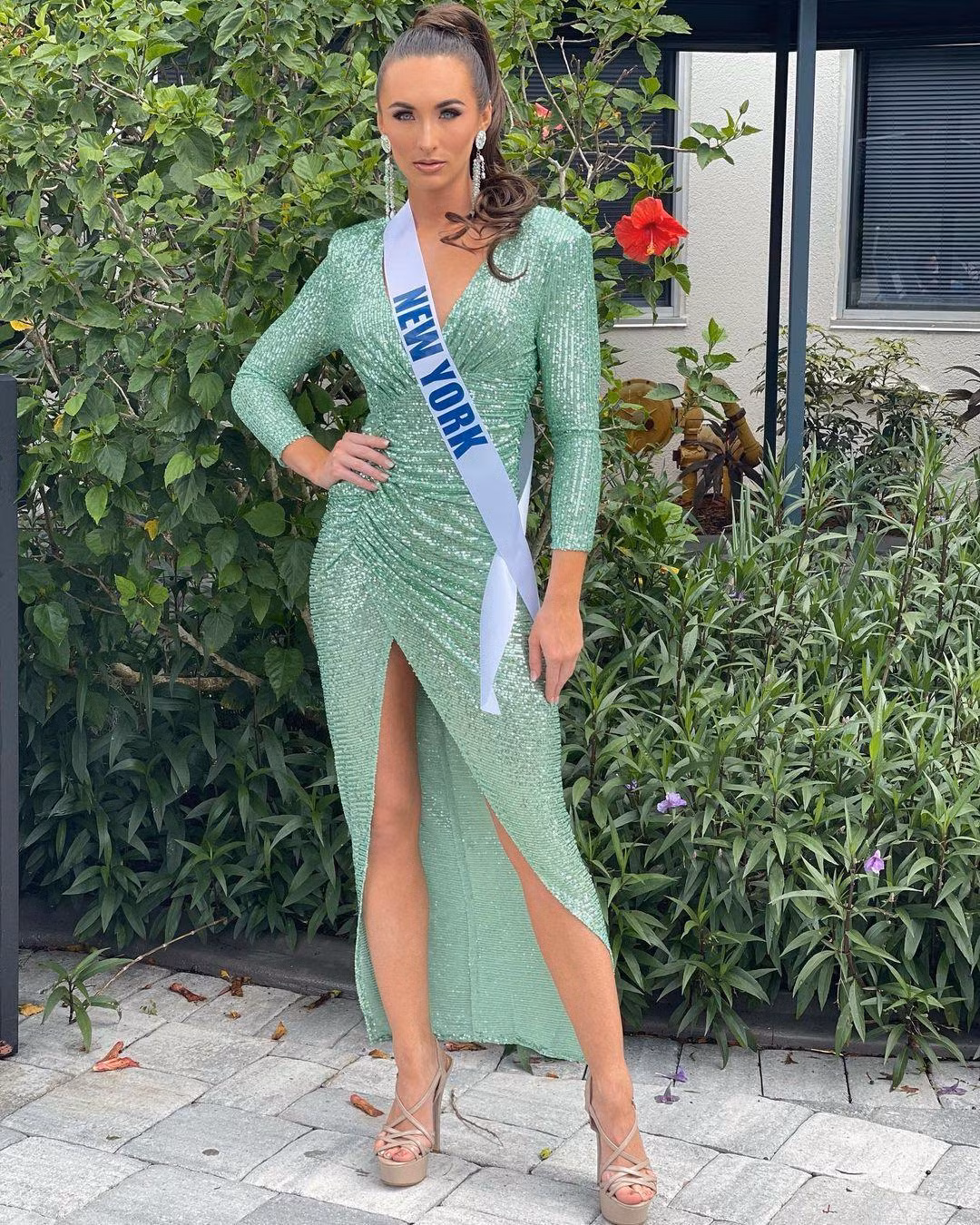 Corrin Stellakis từng tham dự cuộc thi Miss New York Teen USA 2014. Mặc dù là lần đầu tiên thi sắc đẹp nhưng cô đã đạt ngôi vị cao nhất. Người đẹp sau đó đại diện cho New York tại cuộc thi Miss Teen USA 2014 nhưng không đoạt giải. Corrin Stellakis từng tham dự cuộc thi Miss New York Teen USA 2014. Mặc dù là lần đầu tiên thi sắc đẹp nhưng cô đã đạt ngôi vị cao nhất. Người đẹp sau đó đại diện cho New York tại cuộc thi Miss Teen USA 2014 nhưng không đoạt giải.