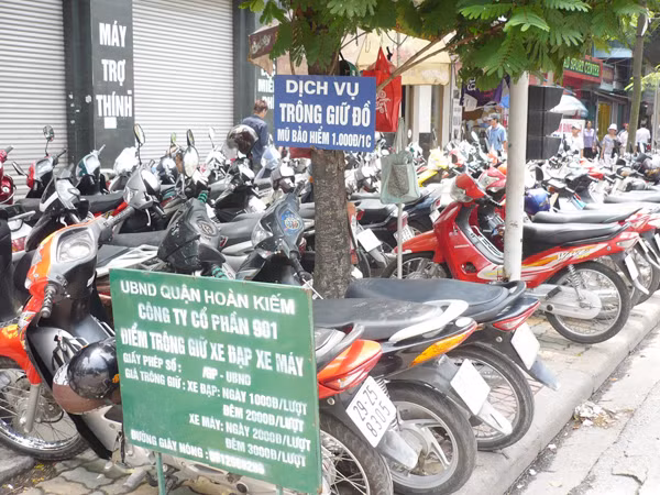 Theo Phó Thủ tướng Nguyễn Xuân Phúc, không nước nào sử dụng vỉa hè như nước ta. Ảnh: Trọng Đảng
