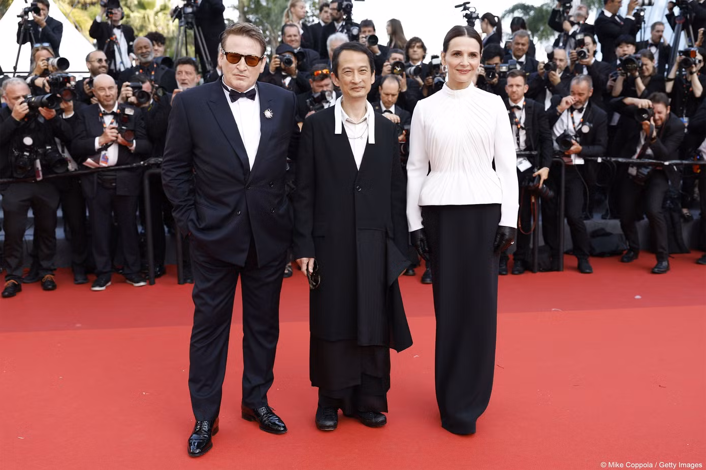 Đạo diễn Trần Anh Hùng cùng minh tinh Pháp trên thảm đỏ Cannes ảnh 4