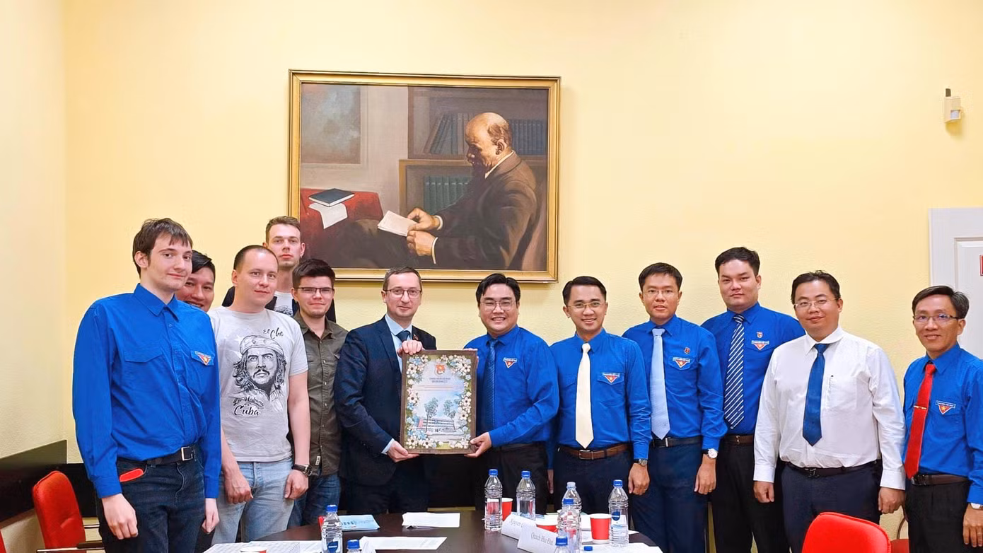 Hình ảnh hoạt động của đại biểu Thành Đoàn TPHCM trong chuyến đi đến thành phố Xanh Pê-téc-bua, Liên bang Nga. Ảnh: Fanpage Thành Đoàn TPHCM