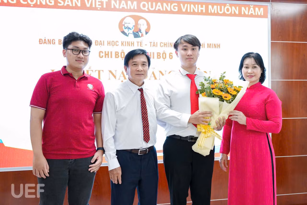 Ngày 31/7/2024, Thiên Anh được kết nạp Đảng – cột mốc quan trọng, đánh dấu bước trưởng thành cả về tư tưởng lẫn nhận thức chính trị.