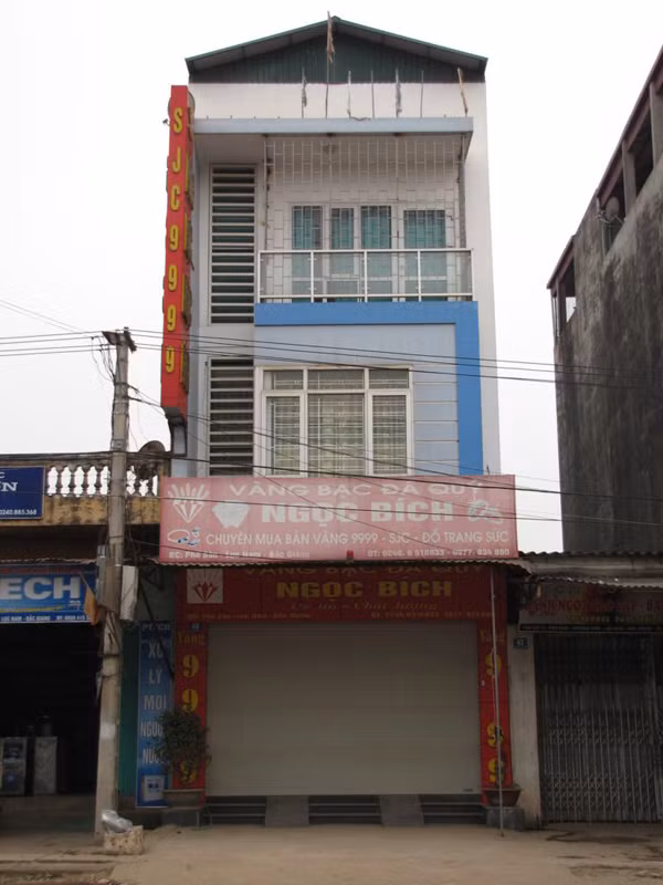 Tiệm vàng Ngọc Bích vẫn đóng cửa im ỉm. Ảnh: Tuấn Nguyễn