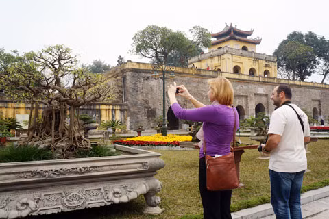 Nhiều cây cảnh lâu năm được chủ nhân mang tới với mục đích giao lưu
