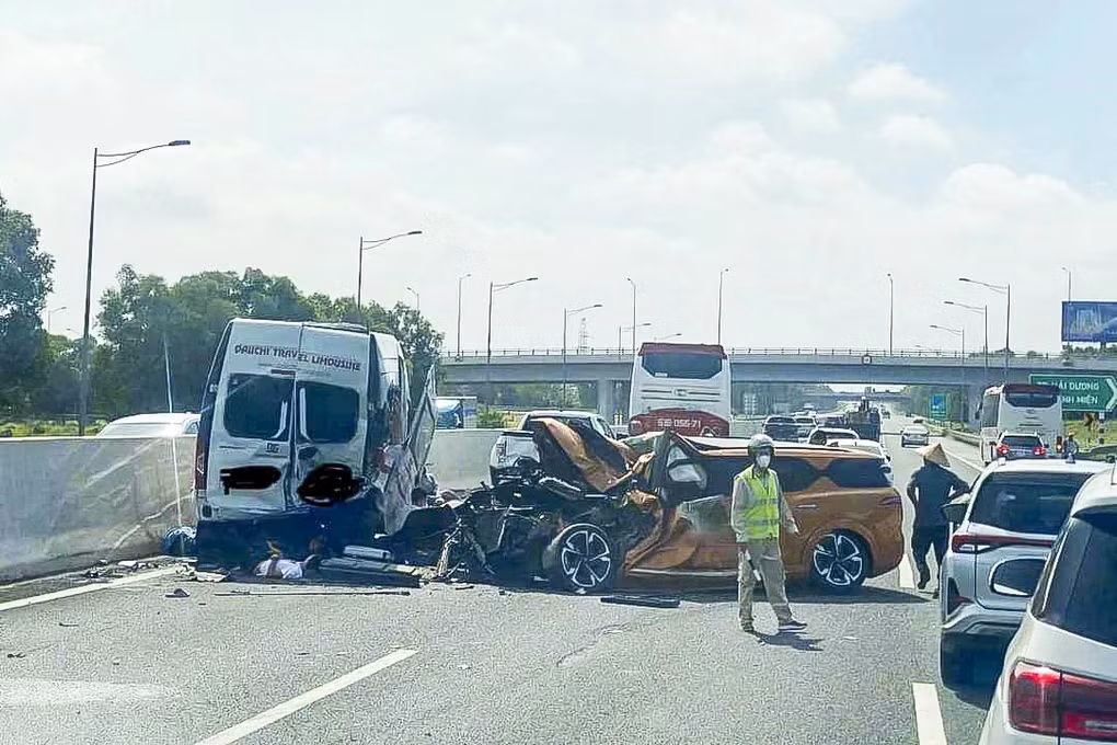 Vụ tai nạn đặc biệt nghiêm trọng xảy ra trên cao tốc Hà Nội - Hải Phòng khiến 11 người thương vong. Vụ tai nạn đặc biệt nghiêm trọng xảy ra trên cao tốc Hà Nội - Hải Phòng khiến 11 người thương vong.