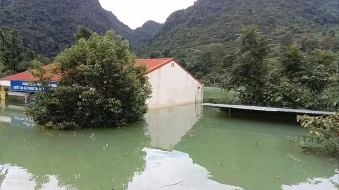 Nhiều khu vực ở Cao Bằng đang bị cô lập do ngập lụt.