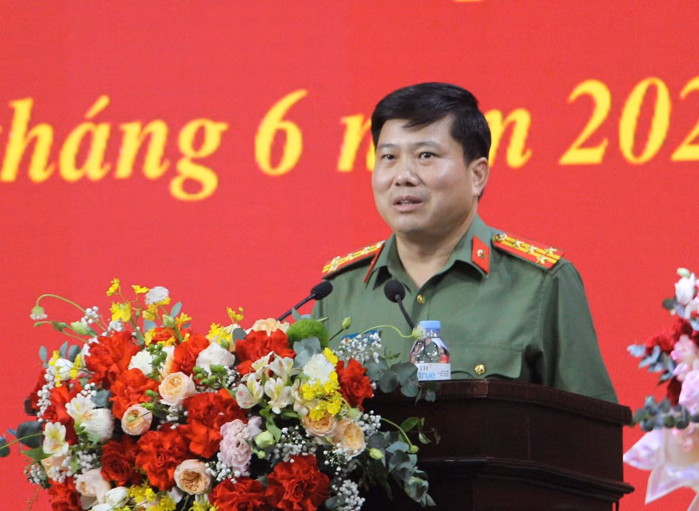 Đại tá Vũ Văn Đấu - Tân Giám đốc Công an tỉnh Điện Biên phát biểu tại buổi lễ công bố. Đại tá Vũ Văn Đấu - Tân Giám đốc Công an tỉnh Điện Biên phát biểu tại buổi lễ công bố.