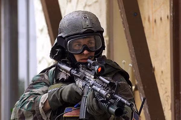 Một lính đặc nhiệm Mỹ được trang bị súng carbine M4A1 (bên dưới gắn súng phóng lựu M203). Ảnh: Bộ Quốc phòng Mỹ.