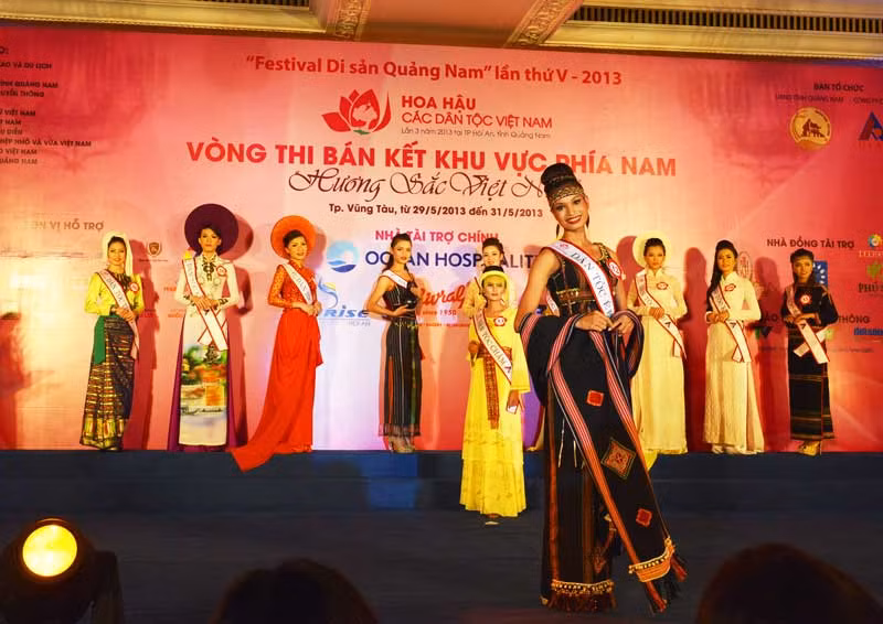 Đa sắc trang phục các dân tộc