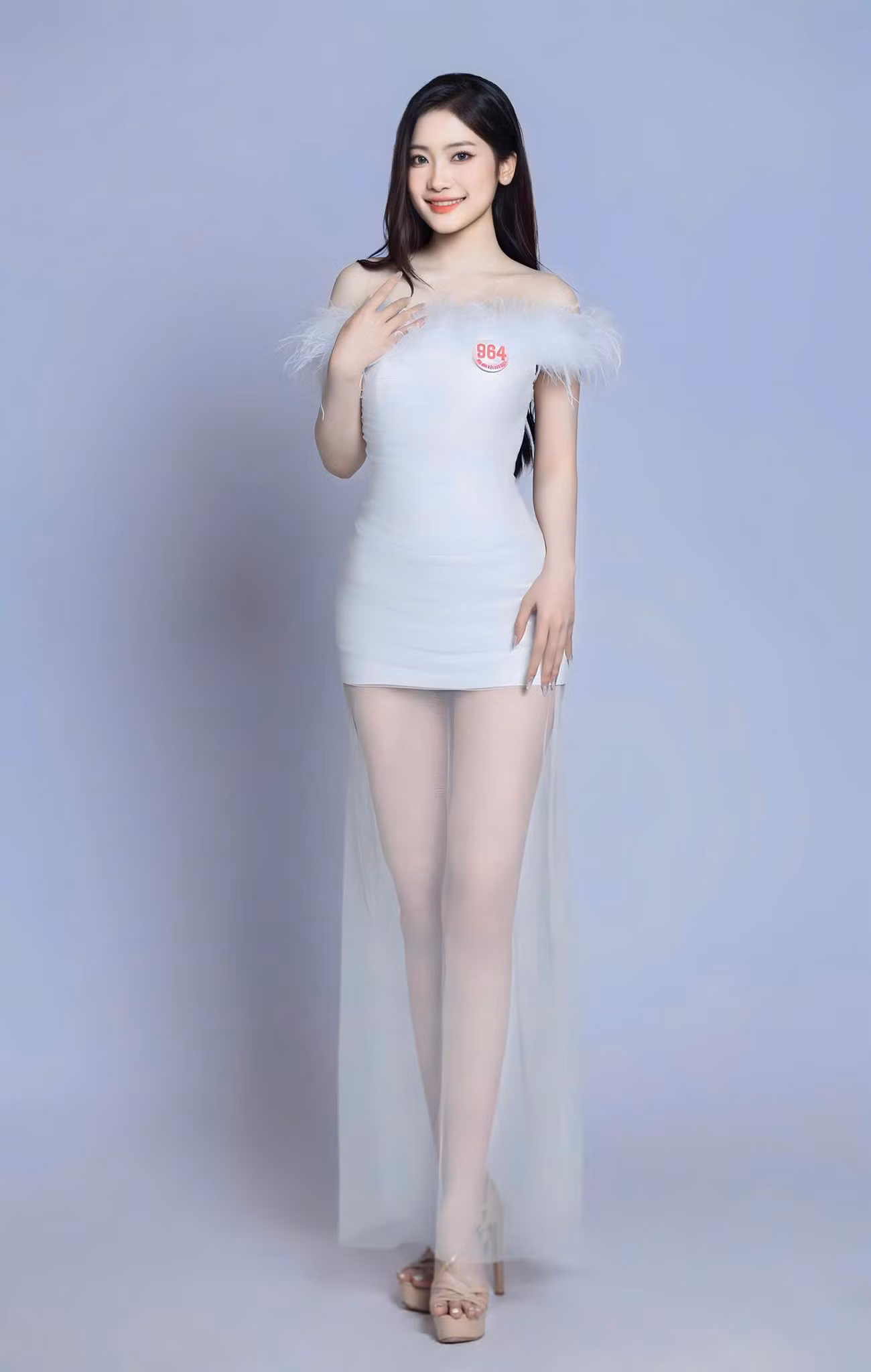 “Thi hoa hậu không phải là con đường để đổi đời mà là cơ hội để thay đổi bản thân. Khi mình sống tốt, nỗ lực, chân thành và giữ vững giá trị của bản thân, cuộc sống sẽ mở ra những cánh cửa - không phải nhờ may mắn, mà vì xứng đáng”, Hương Giang cho hay.