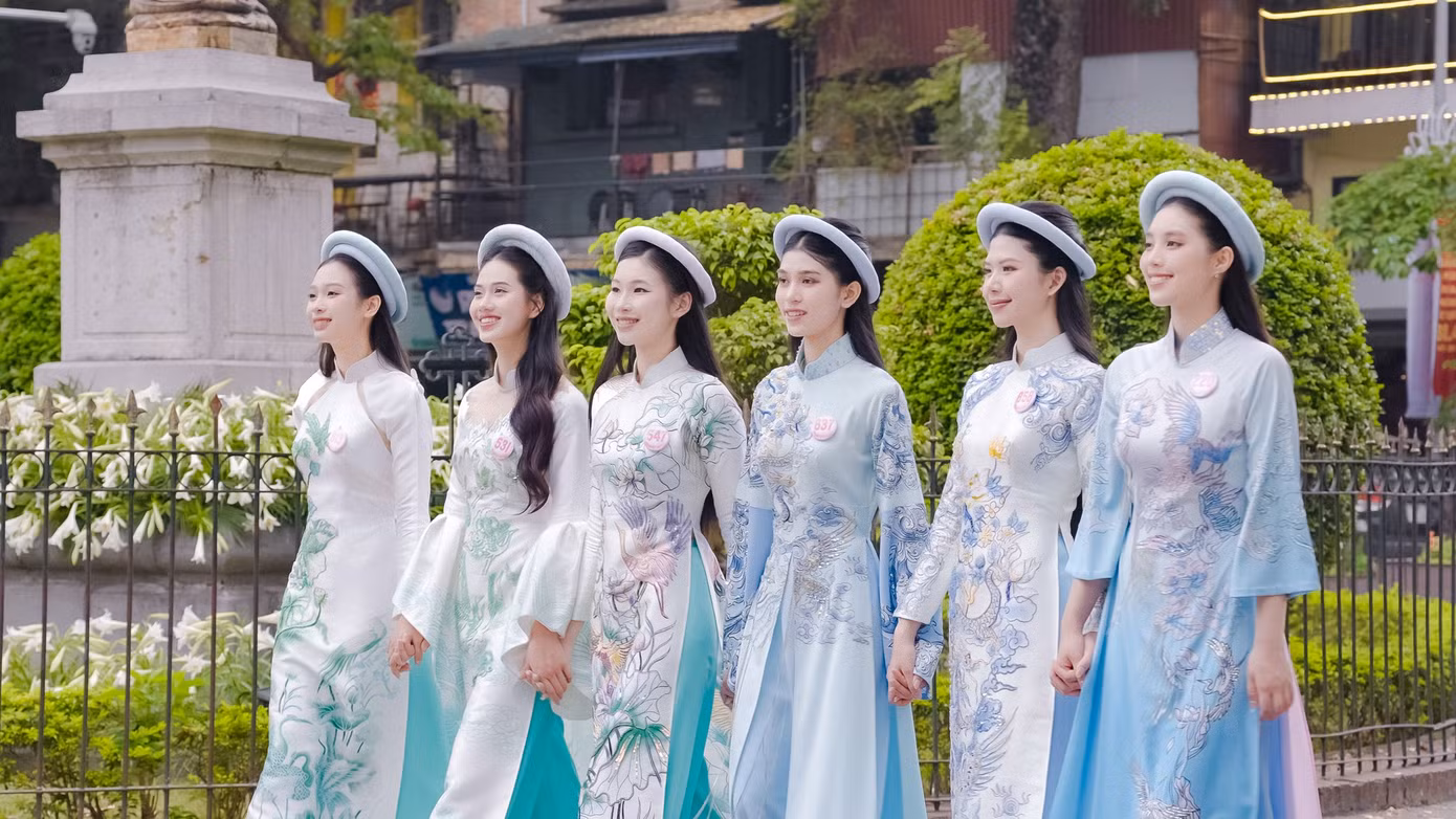 25 thí sinh được chia thành 4 đội theo 4 chủ đề: Hơi thở lịch sử và văn hóa, 36 phố phường, Bản giao hưởng cuộc sống, Ẩm thực của ký ức và giao thoa.