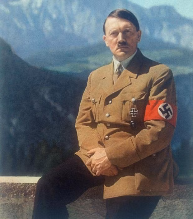 Trùm Đức Quốc xã Adolf Hitler