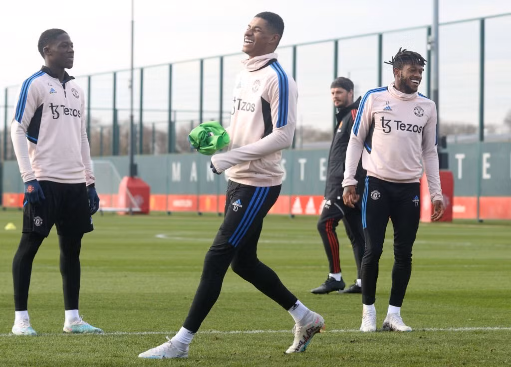 Rashford (giữa) sẵn sàng đá chính ở trận lượt về với Sevilla. Rashford (giữa) sẵn sàng đá chính ở trận lượt về với Sevilla.