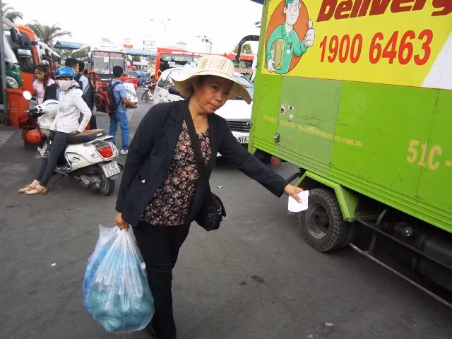 Người dân vội vã rời Sài Gòn về quê sớm ảnh 5