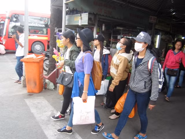Người dân vội vã rời Sài Gòn về quê sớm ảnh 4