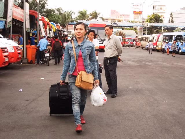 Người dân vội vã rời Sài Gòn về quê sớm ảnh 6