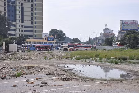 Phần diện tích đã giải phóng mặt bằng ở bến xe Lương Yên để phục vụ giai đoạn I của dự án vẫn bị bỏ hoang