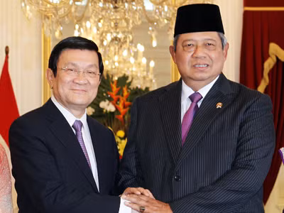 Tổng thống Indonesia Susilo Bambang Yudhoyono đón Chủ tịch nước Trương Tấn Sang. Ảnh: TTXVN