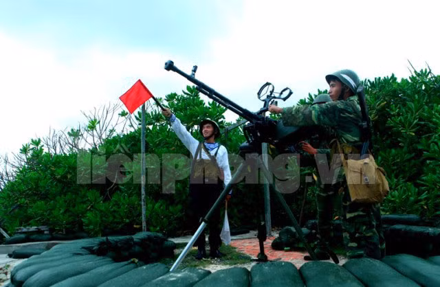 Luyện tập đánh địch đột nhập đường không