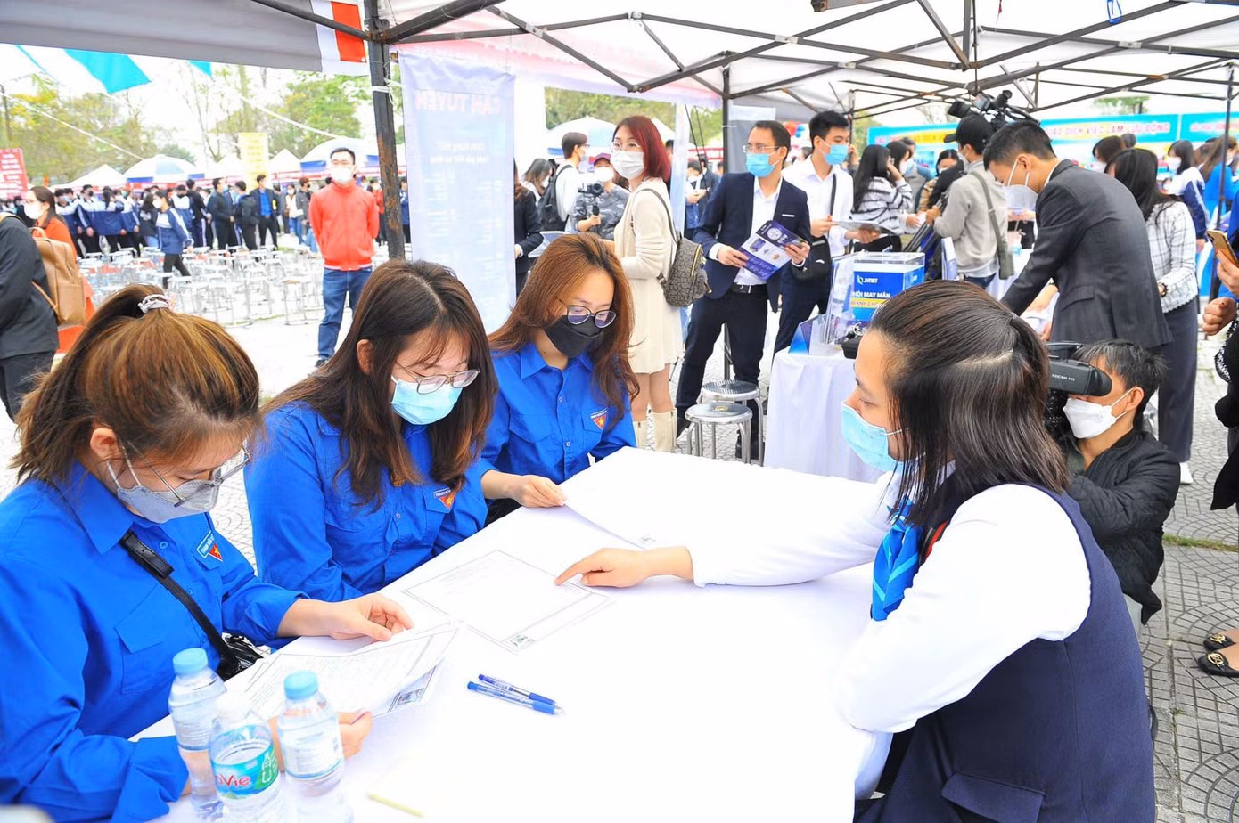 Thanh niên tham gia Ngày hội việc làm do Thành Đoàn Hà Nội tổ chức năm 2022 Thanh niên tham gia Ngày hội việc làm do Thành Đoàn Hà Nội tổ chức năm 2022