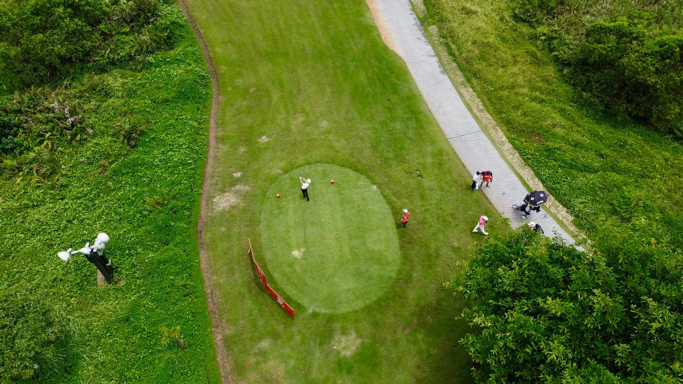 Những golfer khác cũng có chung quan điểm, nói rằng cách bố trí của Ban tổ chức buộc họ phải nỗ lực nhiều hơn để hoàn thành các hố đấu với thành tích tốt nhất.