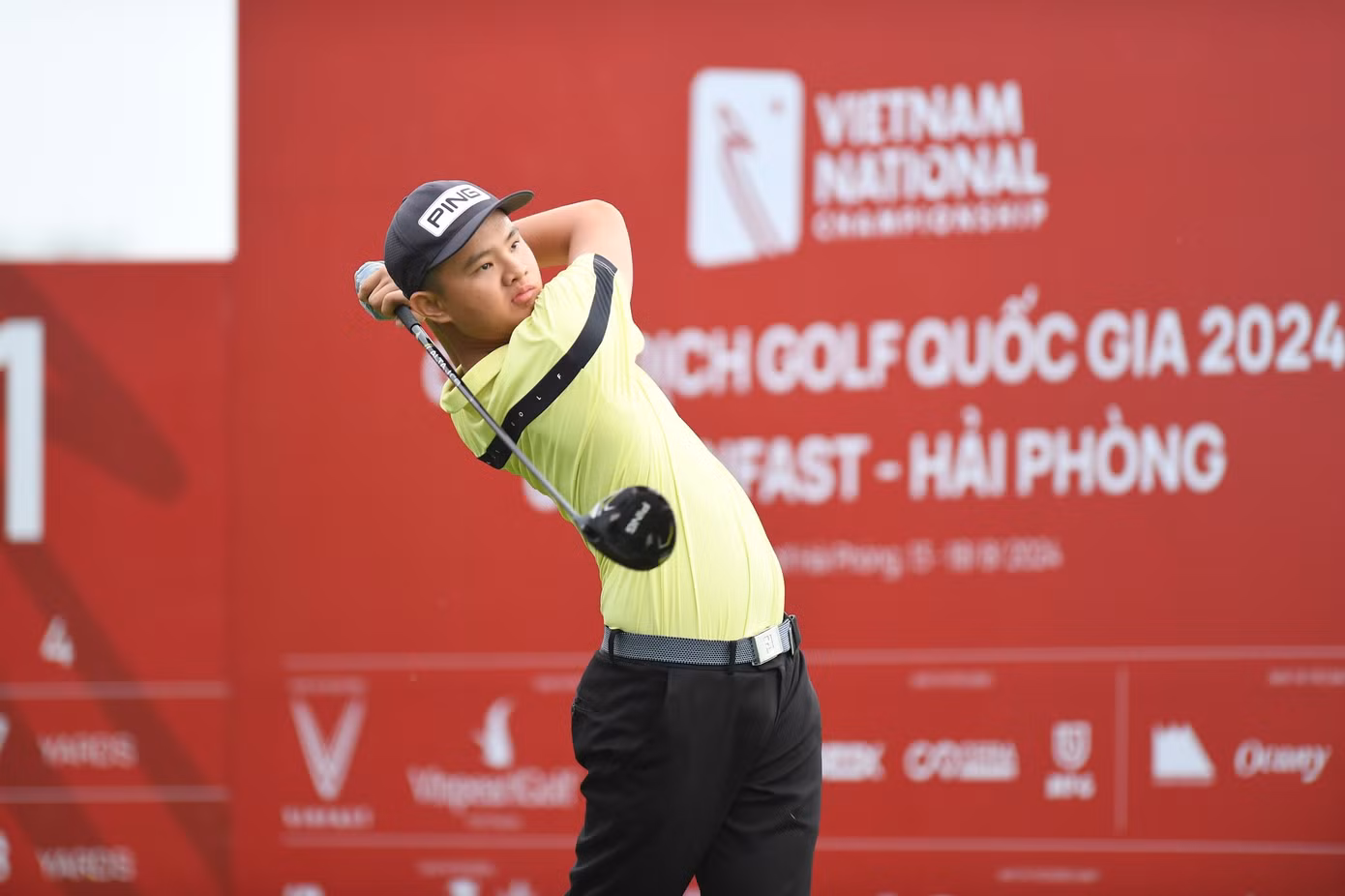 Sau ngày thi đấu đầu tiên, nhiều golfer trẻ đạt thành tích ấn tượng, qua đó bước vào ngày thi đấu thứ hai, cũng là vòng cắt loại sau 36 hố, với tinh thần lạc quan và tràn đầy quyết tâm chinh phục đỉnh cao. Sau ngày thi đấu đầu tiên, nhiều golfer trẻ đạt thành tích ấn tượng, qua đó bước vào ngày thi đấu thứ hai, cũng là vòng cắt loại sau 36 hố, với tinh thần lạc quan và tràn đầy quyết tâm chinh phục đỉnh cao.