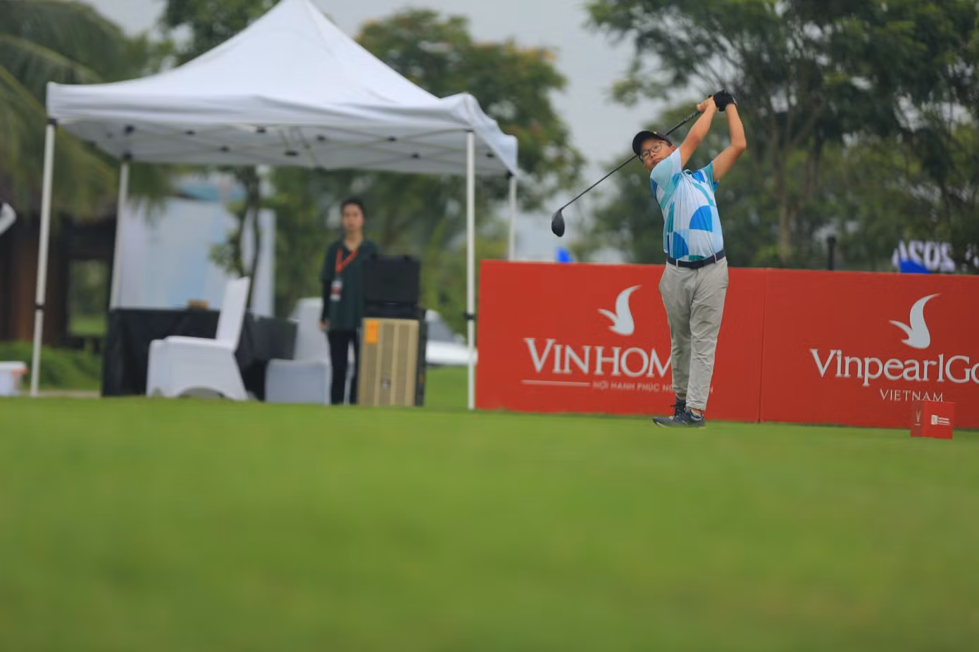 Không đặt nặng thành tích, Lê Bật Bảo Lâm lần đầu đến với Giải Vô địch Golf Quốc gia nhằm "gặp gỡ, giao lưu với các golfer có trình độ cao và được đến gần hơn với môi trường thi đấu chuyên nghiệp". Như những giải phong trào khác từng tham gia trước đây, bố vẫn là người đồng hành với Bảo Lâm trong vai trò caddie. Không đặt nặng thành tích, Lê Bật Bảo Lâm lần đầu đến với Giải Vô địch Golf Quốc gia nhằm "gặp gỡ, giao lưu với các golfer có trình độ cao và được đến gần hơn với môi trường thi đấu chuyên nghiệp". Như những giải phong trào khác từng tham gia trước đây, bố vẫn là người đồng hành với Bảo Lâm trong vai trò caddie.
